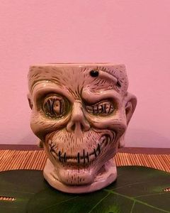 Trader Sam's Shrunken Zombie Head Mug Second Edition - 166096