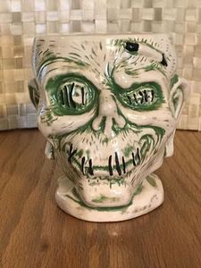 Trader Sam's Shrunken Zombie Head Mug Second Edition - 149648