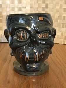 Trader Sam's Shrunken Zombie Head Mug Third Edition - 149654