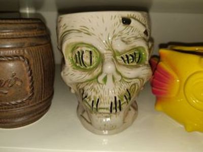 Trader Sam's Shrunken Zombie Head Mug Second Edition - 168638
