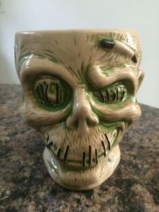 Trader Sam's Shrunken Zombie Head Mug Second Edition - 120816