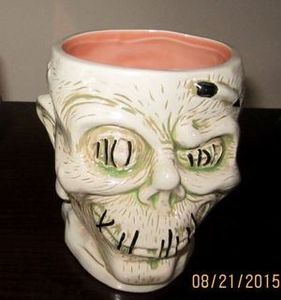 Trader Sam's Shrunken Zombie Head Mug Second Edition - 123543
