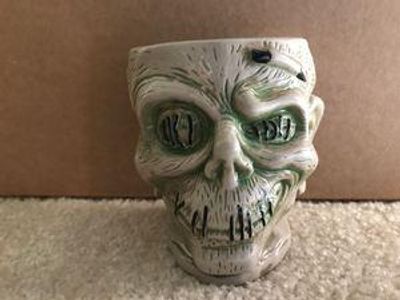 Trader Sam's Shrunken Zombie Head Mug Second Edition - 155345