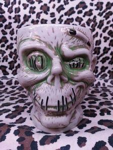 Trader Sam's Shrunken Zombie Head Mug Second Edition - 110414